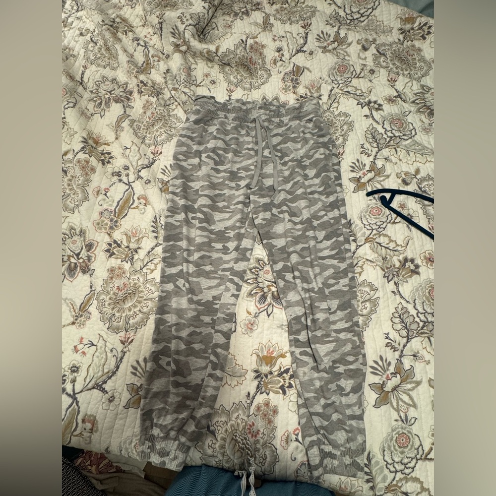 Camo drawstring sweatpants